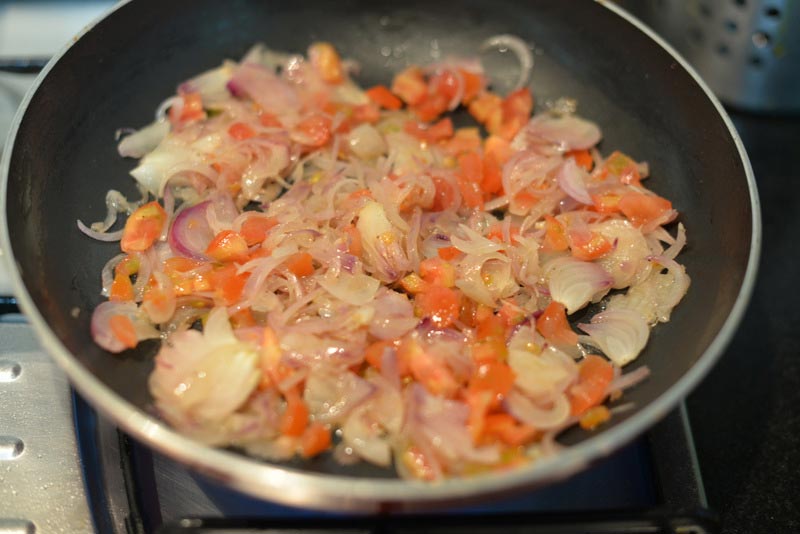 Паэлья с мясом и морепродуктами на основе риса (2)